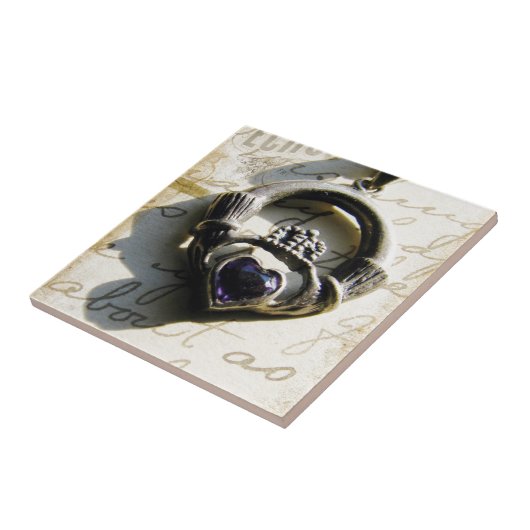 Claddagh Fliese (Seite)