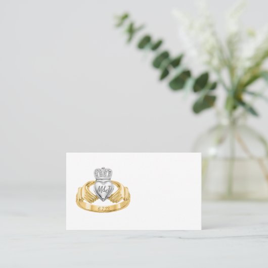 Claddagh Ring Wedding Platzkarte Initials & Datum (Stehend Vorderseite)