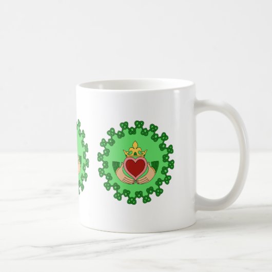 Claddagh und grüne Knotenmuster Kaffeetasse (Rechts)