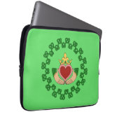 Claddagh und grüne Knüpfarbeit Laptopschutzhülle (Vorne Rechts)