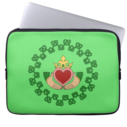 Claddagh und grüne Knüpfarbeit Laptopschutzhülle (Vorderseite)