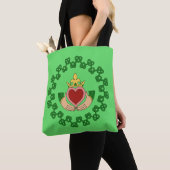Claddagh und grüne Knüpfarbeit Tasche (Von Nahem)