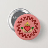 Claddagh und Rote Knüpfarbeit auf Rosa Button (Vorne & Hinten)