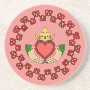 Claddagh und Rote Knüpfarbeit auf Rosa Getränkeuntersetzer