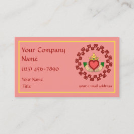 Claddagh und Rote Knüpfarbeit auf Rosa Visitenkarte