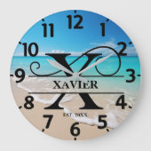 Clam Beach Scene X Monogram Große Wanduhr (Vorderseite)