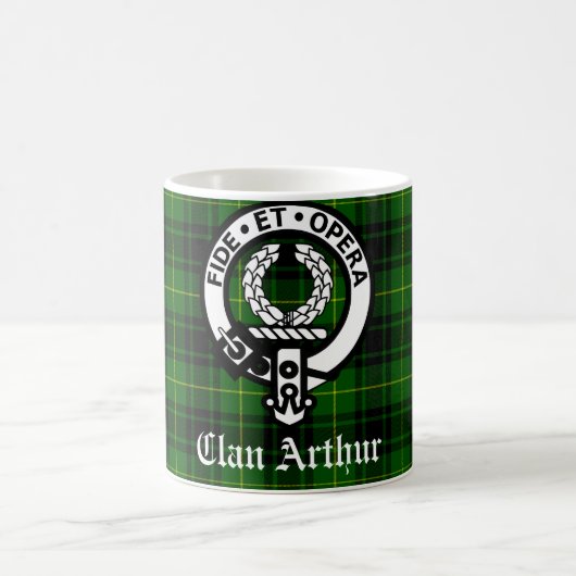 Clan Arthur Wappen Abzeichen & Tartan Kaffeetasse (Mittel)