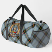 Clan Bell Wappen über Tartan Duffle Bag (Rechte Ecke)