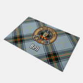 Clan Bell Wappen über Tartan Fußmatte (Schrägansicht)