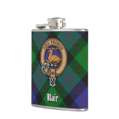 Clan Blair Wappen über Tartan Flachmann (Links)
