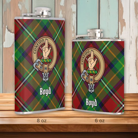 Clan Boyd Wappen über Tartan Flachmann
