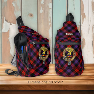 Clan Brown-Wappen über Tartan Crossbody Bag