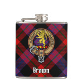 Clan Brown Wappen über Tartan Flachmann (Vorderseite)