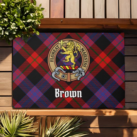 Clan Brown Wappen über Tartan Fußmatte