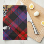 Clan Brown Wappen über Tartan Geschirrtuch (Viertel Falte)