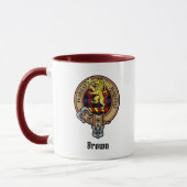 Clan Brown Wappen über Tartan Tasse (Links)