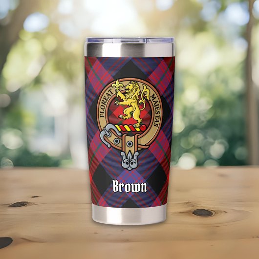 Clan Brown Wappen über Tartan Thermobecher