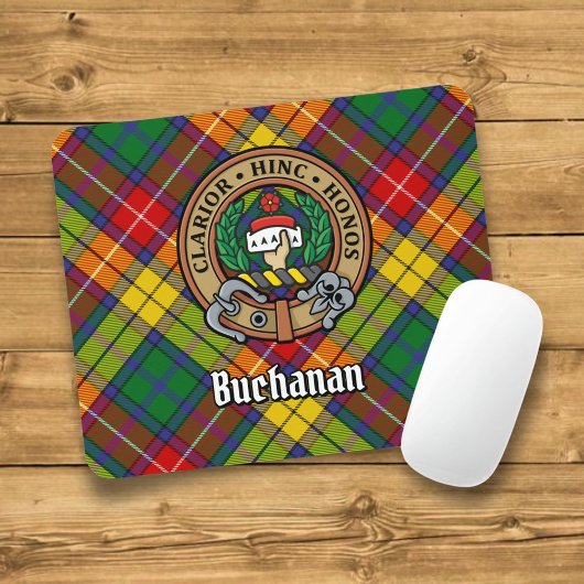 Clan Buchanan Wappen über Tartan Mousepad