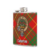 Clan Cameron Wappen über Tartan Flachmann (Links)