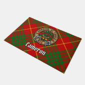 Clan Cameron Wappen über Tartan Fußmatte (Schrägansicht)