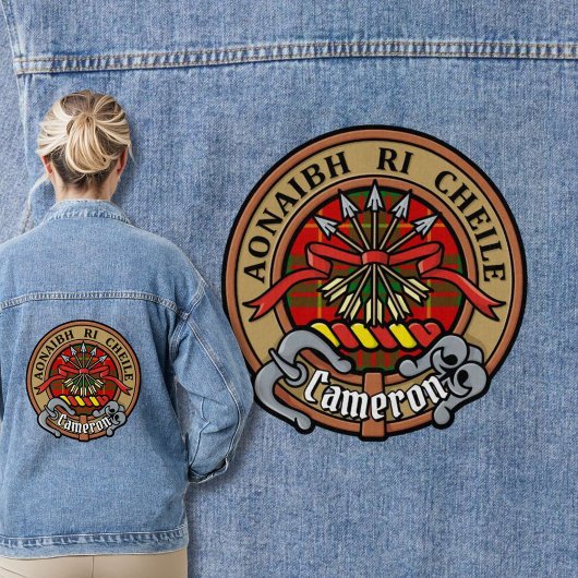 Clan Cameron Wappen über Tartan Jeansjacke