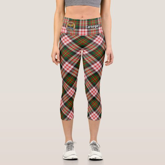 Clan Carnegie Wappen über Dress Tartan Capri Leggings (Vorderseite)