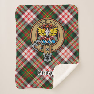 Clan Carnegie Wappen über Dress Tartan Sherpadecke