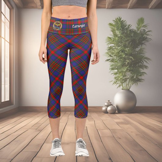 Clan Carnegie Wappen über Tartan Capri Leggings