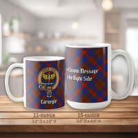 Clan Carnegie Wappen über Tartan