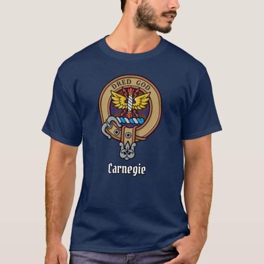Clan Carnegie Wappen über Tartan T-Shirt (Vorderseite)