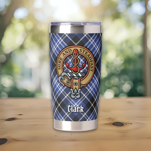 Clan Clark Wappen über Tartan Thermobecher