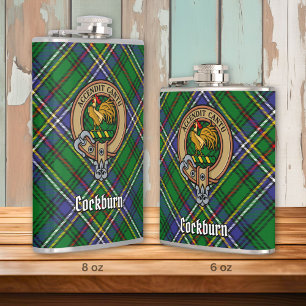 Clan Cockburn-Wappen über Tartan Flachmann