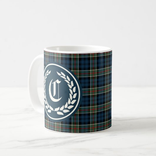 Clan Colquhoun Dark Blue Tartan Monogram Kaffeetasse (Vorderseite Links)