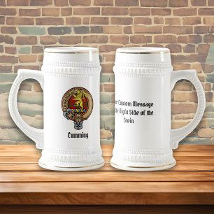 Clan Cumming-Wappen über Tartan Bierglas