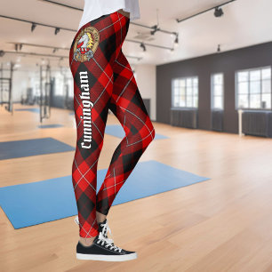 Clan Cunningham Wappen über Tartan Leggings
