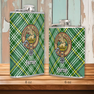 Clan Currie Lion Wappen über Tartan Flachmann