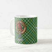 Clan Currie Rooster Wappen über Tartan Kaffeetasse (Vorderseite Links)
