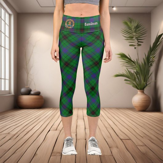 Clan Davidson Wappen über Tartan Capri Leggings
