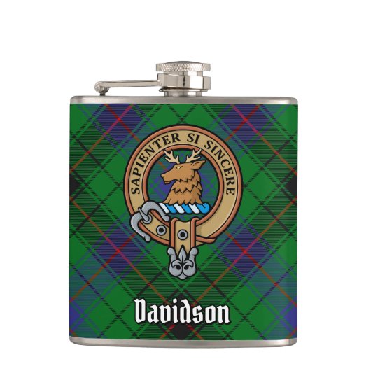 Clan Davidson Wappen über Tartan Flachmann (Vorderseite)