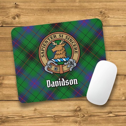 Clan Davidson Wappen über Tartan Mousepad