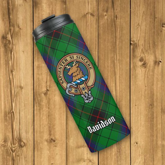 Clan Davidson Wappen über Tartan Thermosbecher