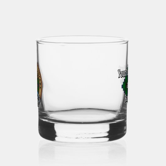 Clan Davidson Wappen über Tartan Whiskyglas (Links)