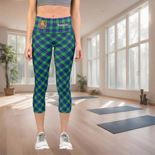 Clan Douglas Wappen über Tartan Capri Leggings