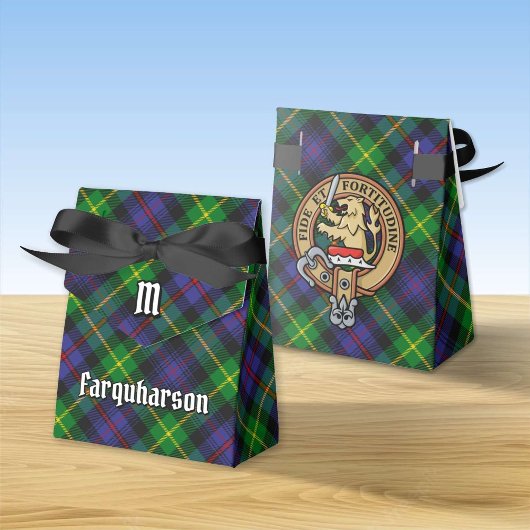Clan Farquharson Wappen über Tartan Geschenkschachtel