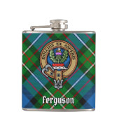 Clan Ferguson Wappen über Tartan Flachmann (Vorderseite)