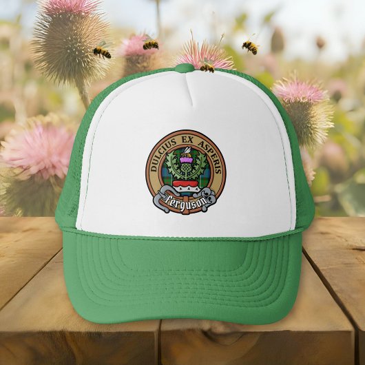 Clan Ferguson Wappen über Tartan Trucker Hat Truckerkappe
