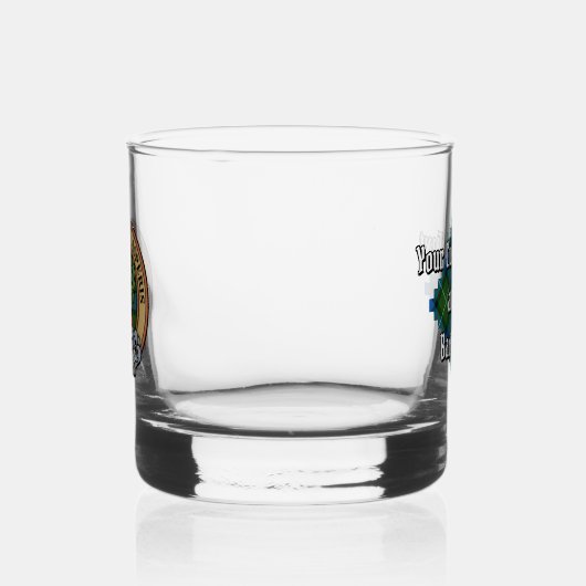 Clan Ferguson Wappen über Tartan Whiskyglas (Links)