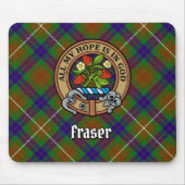 Clan Fraser Wappen über Jagd auf Tartan Mousepad (Vorne)