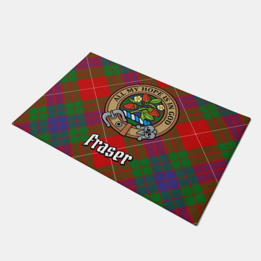 Clan Fraser Wappen über Tartan Fußmatte (Schrägansicht)
