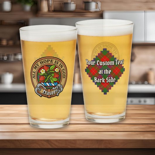 Clan Fraser Wappen über Tartan Glas